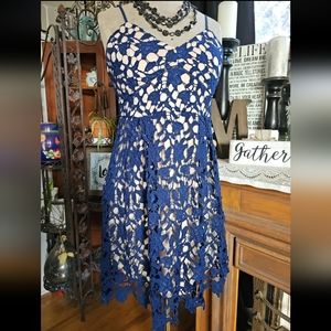 Francesca’s Dress Nude/Navy Blue Sz M